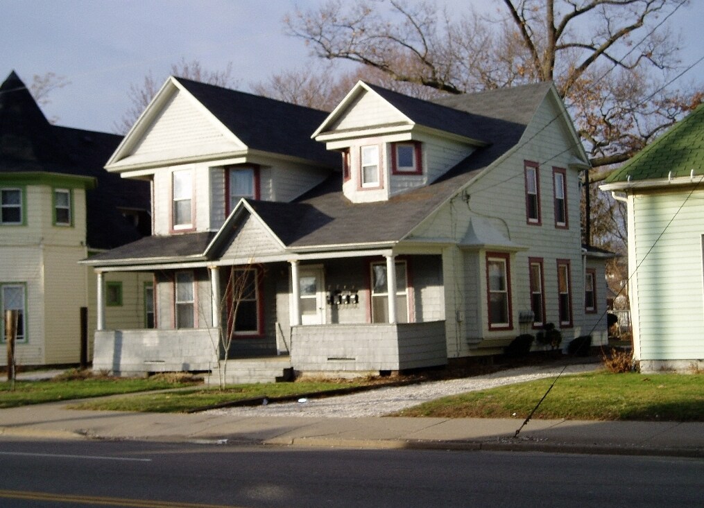 Primary Photo - 25 E Tallmadge Ave