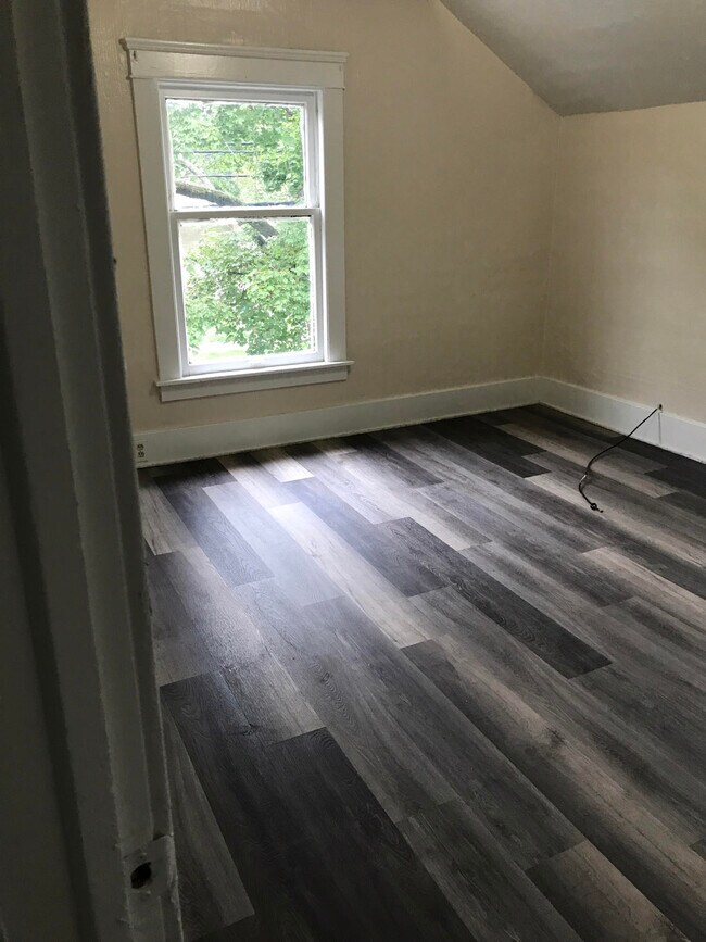 Bedroom - 414 N Francis Ave