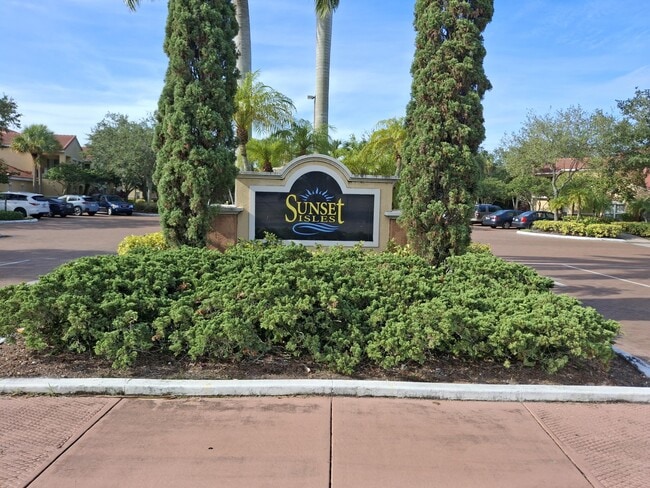 Building Photo - 10324 Fox Trail Rd S