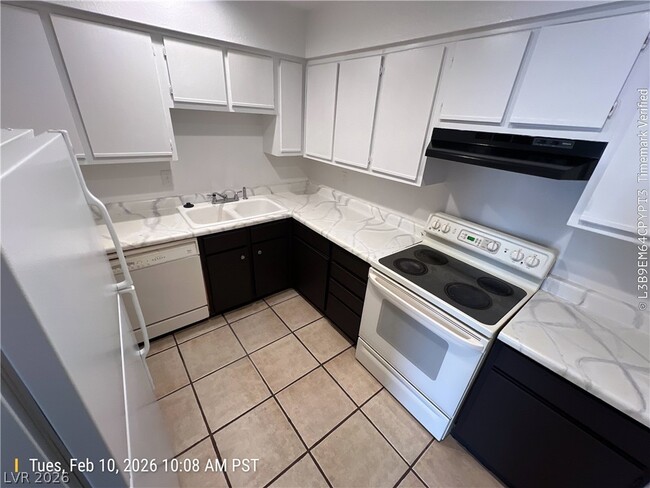 Building Photo - 3151 N Soaring Gulls Dr