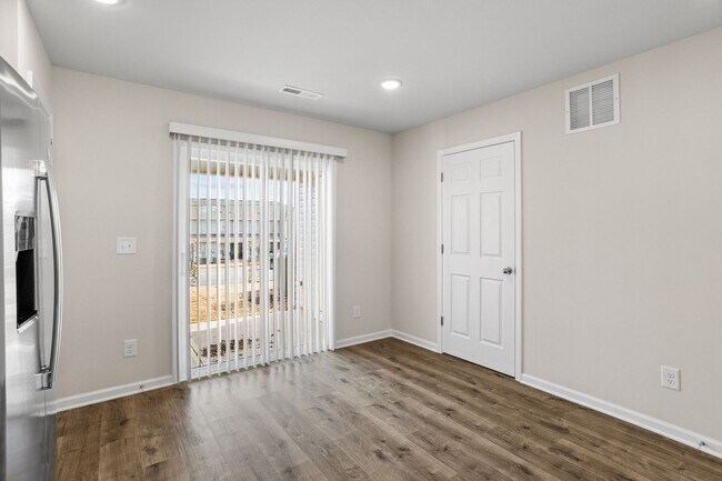 Building Photo - 1043 Peony Ln
