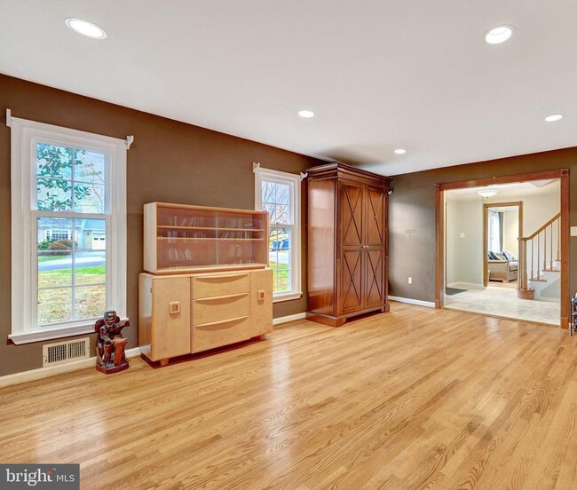 Building Photo - 2230 Carmichael Dr