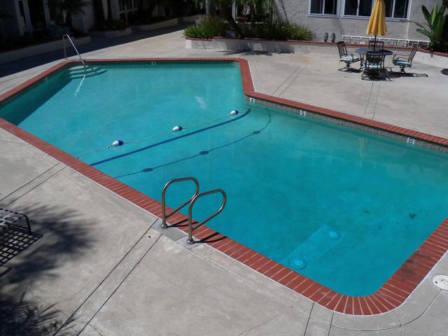 Building Photo - 3920 Riviera Dr