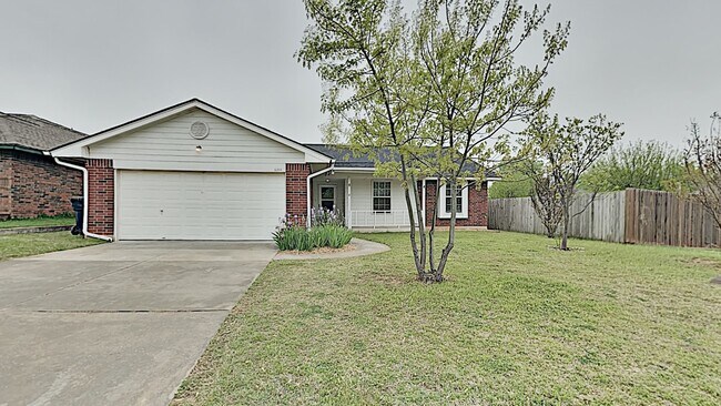 Foto del edificio - A Beautiful Spacious 3 Bedroom 2 Bathroom Home in Mustang Schools