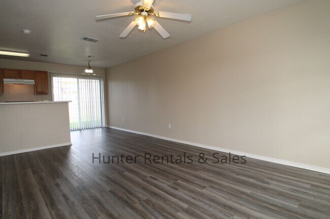 Foto del edificio - 1710 Spring Rose Cir
