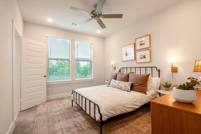 Building Photo - Mission at Johnson Creek