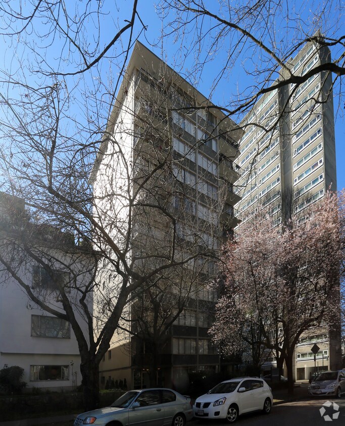 Primary Photo - Laurentian Towers