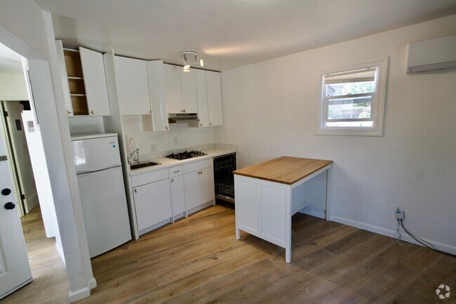 Building Photo - 1352 Blake St