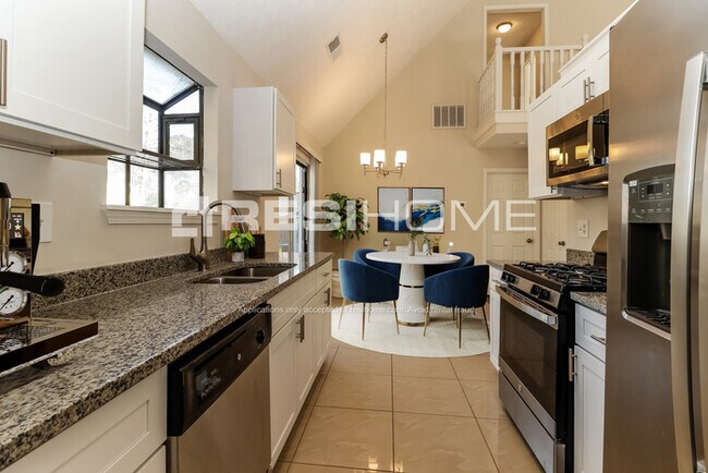 Building Photo - 1572 Carriage Ln