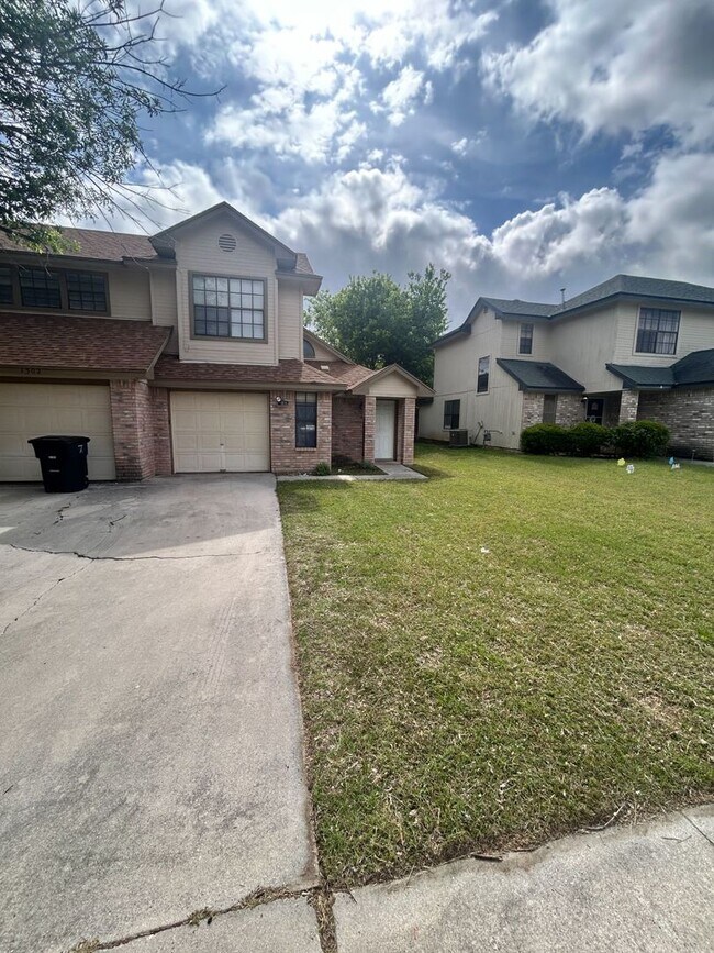 Building Photo - 1302 Opal Rd