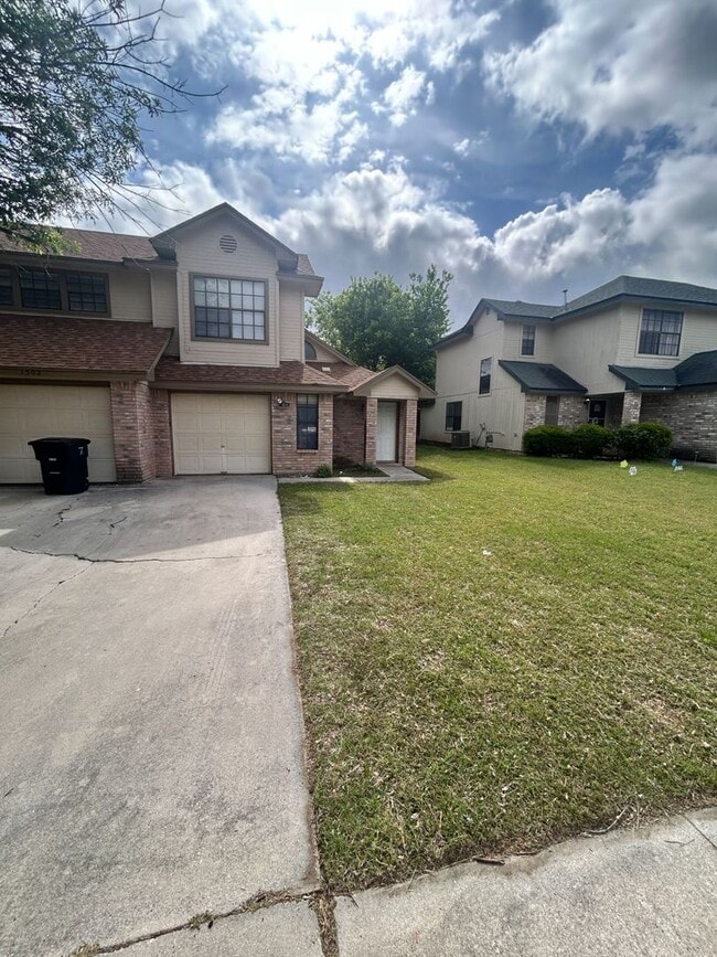 Building Photo - 1302 Opal Rd