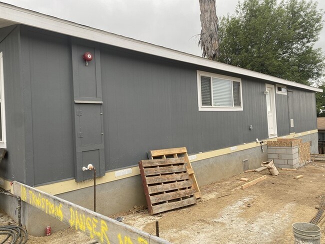 Building Photo - Beautiful Lake View New Mobile Manufacture...
