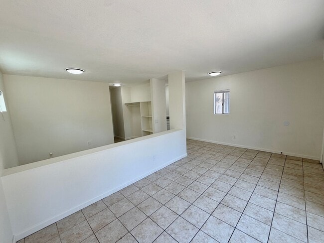 Building Photo - 487 E 11th St
