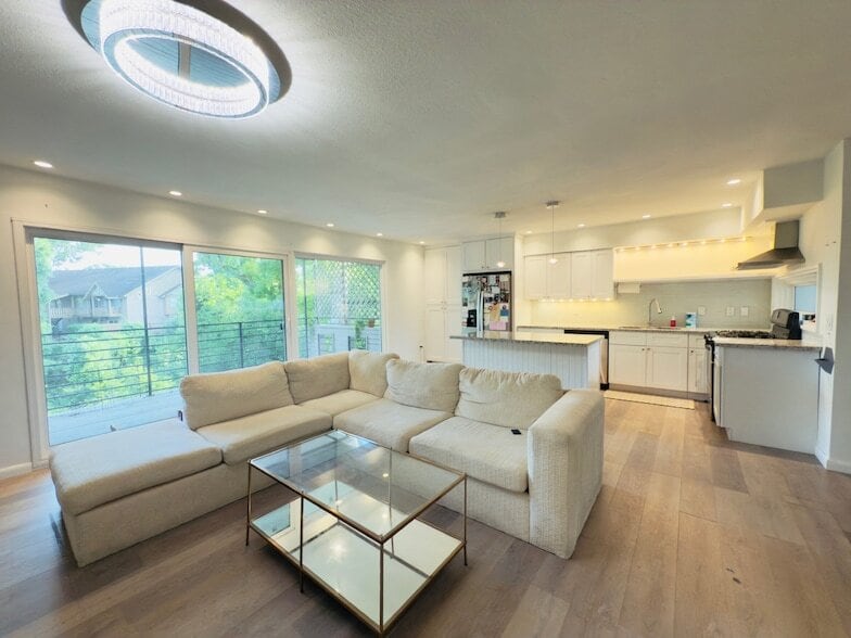 Photo - 8211 Katy Freeway Unit 3