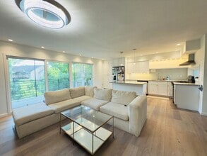 Building Photo - 8211 Katy Fwy