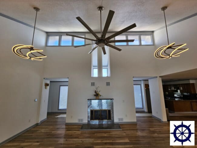 Building Photo - 4717 N Lakewood Dr