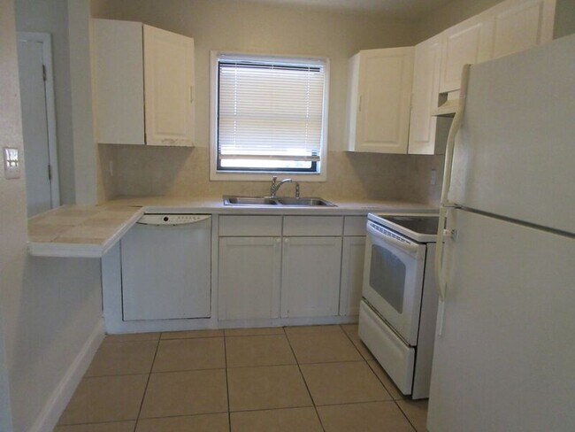 Foto del edificio - 717 Hillview Dr