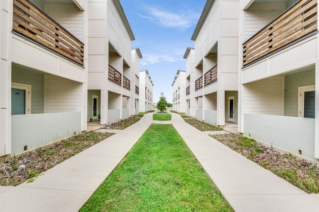 Building Photo - 118 Gadwall Dr