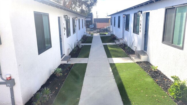 Building Photo - 1 br, 1 bath Triplex - 1830 Newton Avenue ...