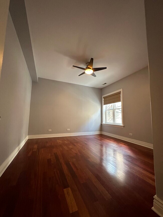 Foto del edificio - 528 W Cornelia Ave