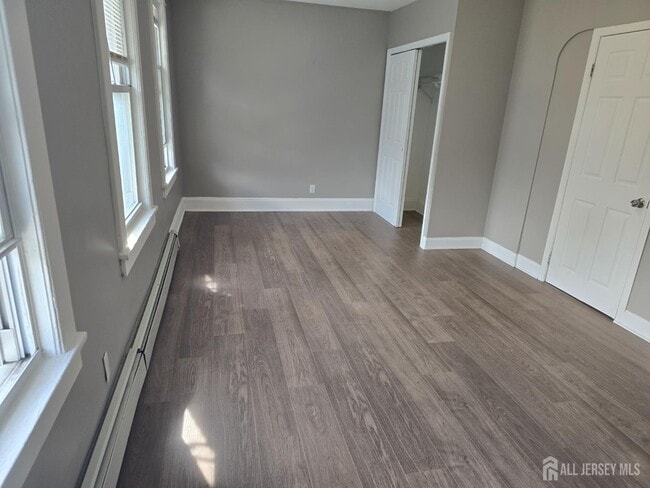 Building Photo - 450 Hall Ave