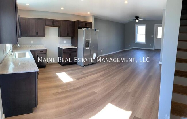 Foto del edificio - 599 Pine Tree Rd