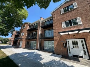 Building Photo - 10205 Dearlove Rd