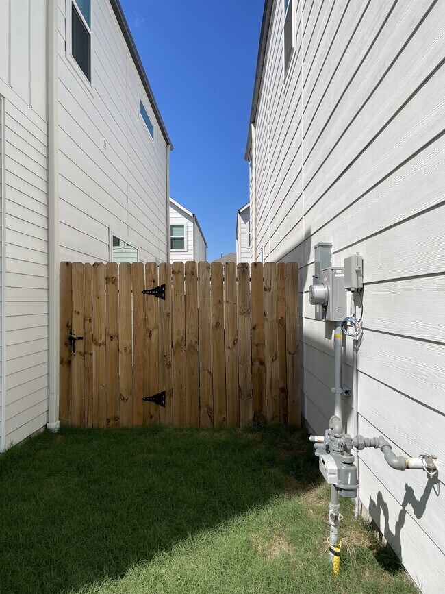 Foto del edificio - 4418 Bora Bora Ln