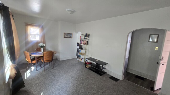 Building Photo - 511 W Jefferson Blvd
