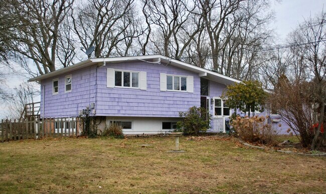 Building Photo - 3 Briarwood Dr