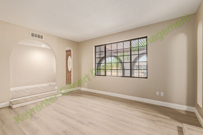 Foto del edificio - Beautiful Gilbert Home with Pool — Convenient Location & Modern Upgrades!