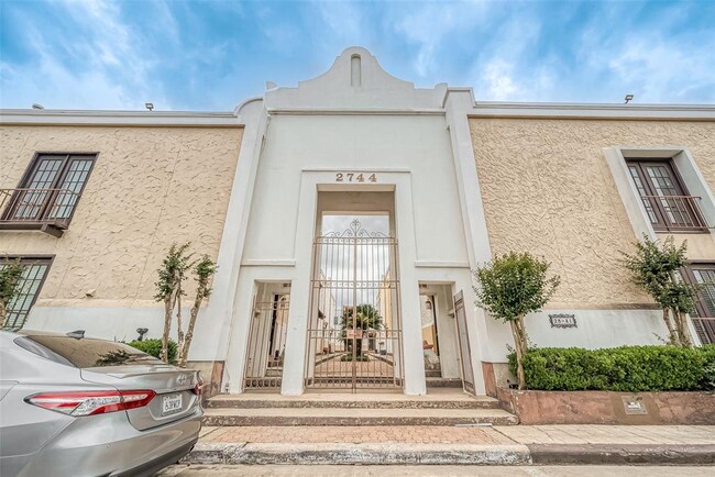 Foto del edificio - 2744 Briarhurst Dr