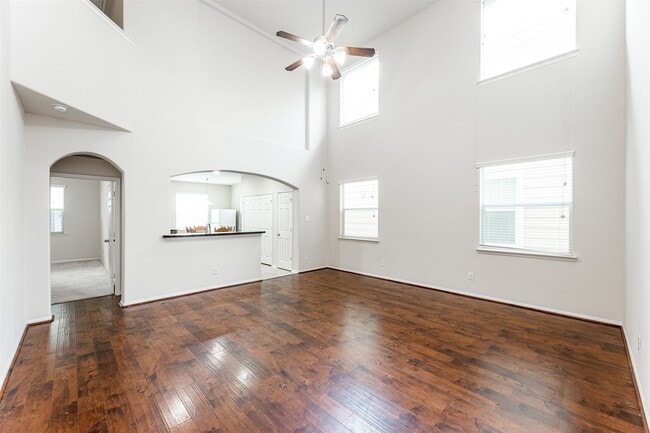 Building Photo - 6443 Wilshire Fern