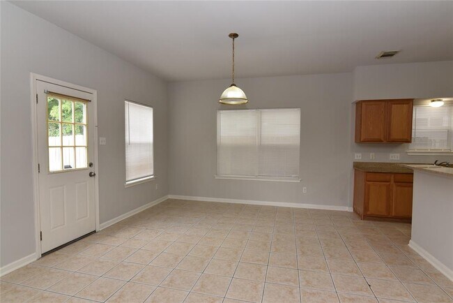Building Photo - 6807 Turtlewood Dr