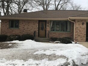 Building Photo - 512 Elm St