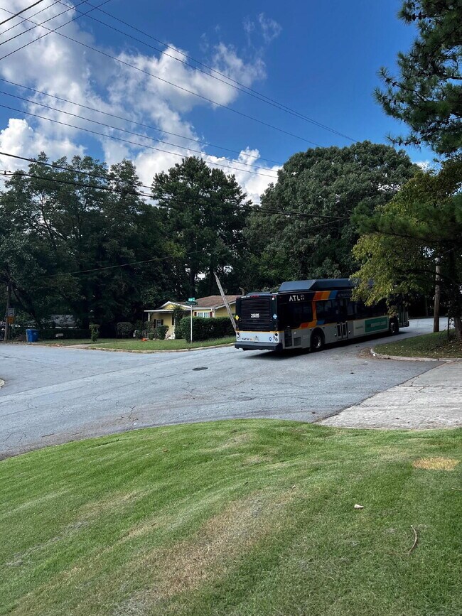 Foto del edificio - Westside central located comfortable & spacious Intown Atlanta House w/Porch