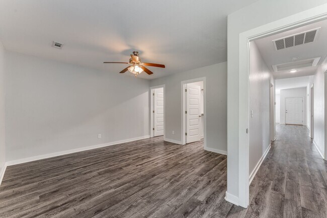 Foto del edificio - 640 Hidden Springs Dr