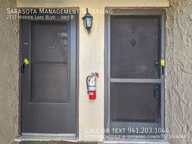 Foto del edificio - 2717 Hidden Lake Blvd