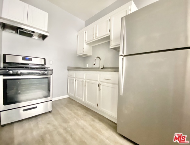 Foto principal - 852 S Oxford Ave