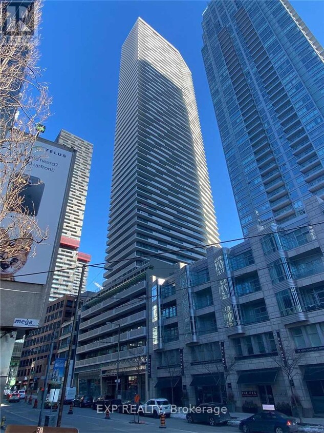 Primary Photo - 2221-2221 Yonge St