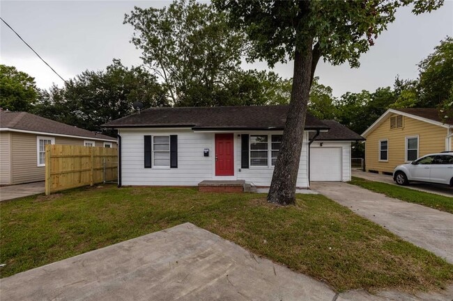 Building Photo - 2705 W Lucas Dr