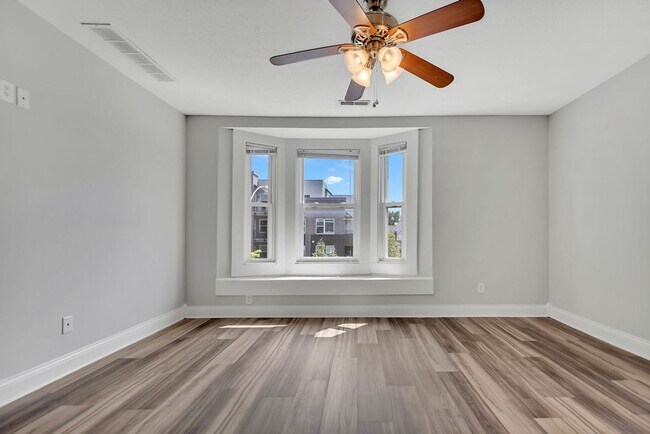 Foto del edificio - 639 N College Ave