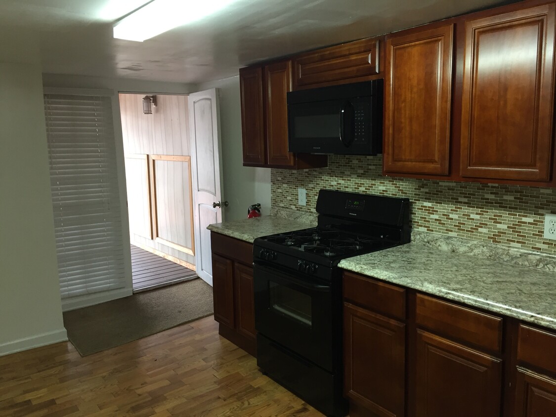 Primary Photo - 125 Pacific St