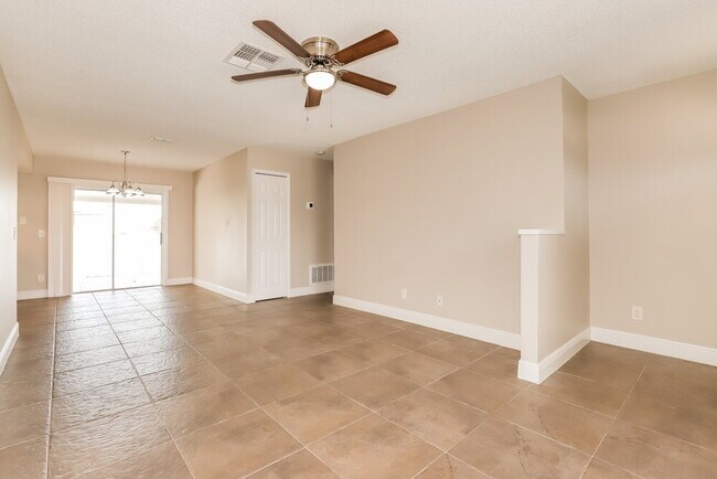 Building Photo - 1919 Crown Park Dr