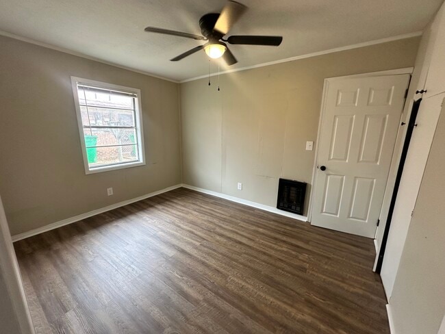 Building Photo - 1819 10th Ave N