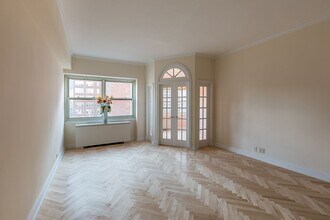 Building Photo - 205 E 63rd St