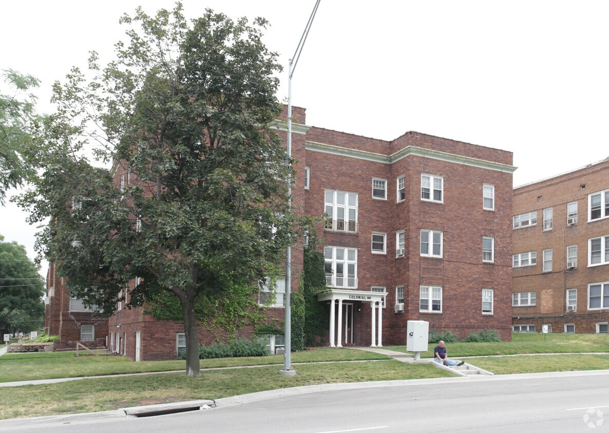 Primary Photo - Colonial