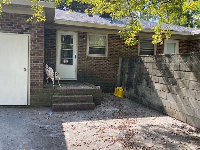 Building Photo - 1303 East 1st Street Duplex