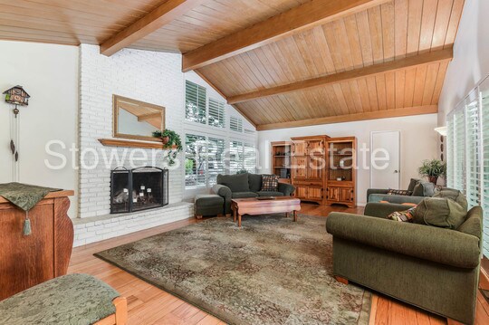Building Photo - 7 El Paraiso Ct