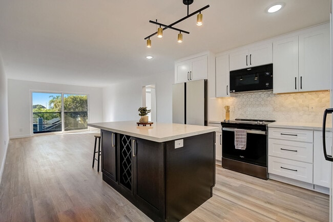 Building Photo - 6th and Raymond